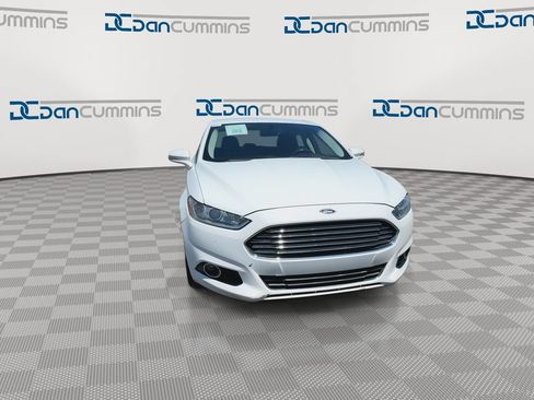 Used 2016 Ford Fusion Titanium FWD image 3