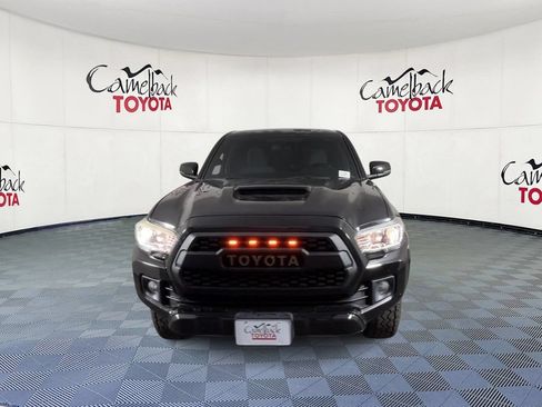 Used 2017 Toyota Tacoma TRD Sport AWD/4WD image 6