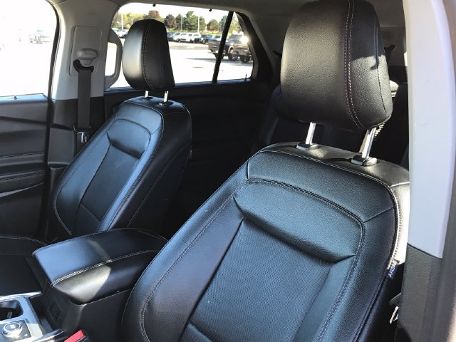 Used 2023 Ford Explorer Limited AWD/4WD image 32