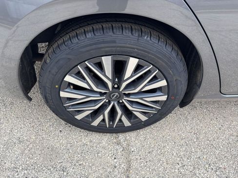 Used 2025 Nissan Altima 2.5 SV FWD image 30