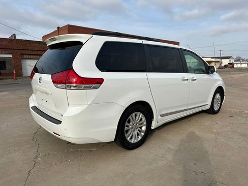 Used 2013 Toyota Sienna XLE w/ Entertainment Pkg image 5
