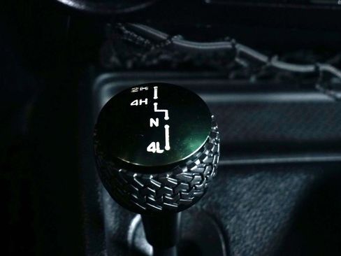 Used 2014 Jeep Wrangler Unlimited Sahara w/ Connectivity Group AWD/4WD image 39