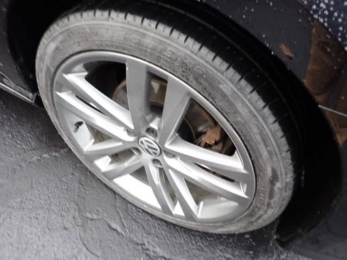 Used 2018 Volkswagen Passat 2.0T R-Line w/ R-Line Lighting Package image 10