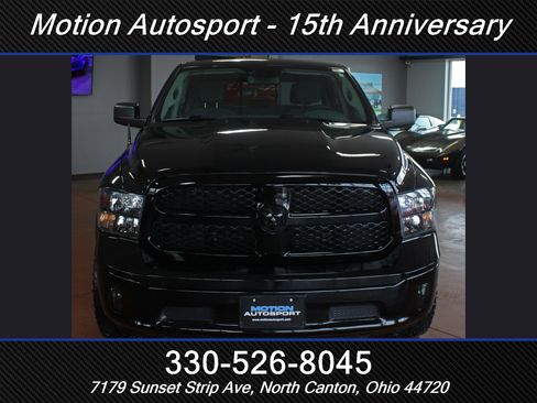 Used 2019 RAM 1500 Classic SLT w/ Black Appearance Group image 4