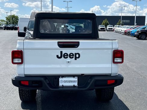 Used 2025 Jeep Gladiator Sport AWD/4WD image 4