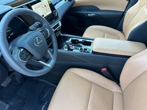 Certified 2025 Lexus RX 350 FWD w/ Technology Package image 4