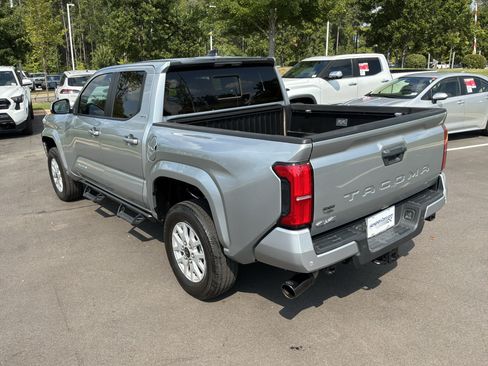 Used 2024 Toyota Tacoma SR5 AWD/4WD image 8