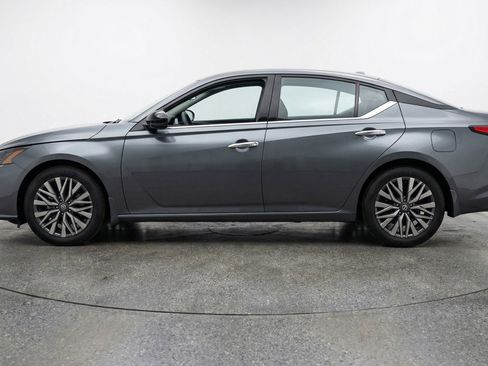 Used 2025 Nissan Altima 2.5 SV FWD image 5