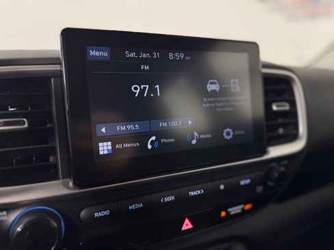 Used 2025 Hyundai Venue SEL image 19