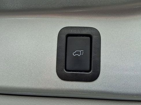 Used 2019 Toyota Highlander XLE image 30