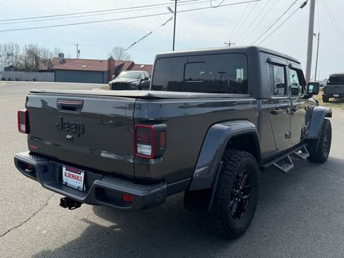 Used 2023 Jeep Gladiator Sport image 3