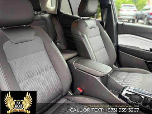 Used 2025 Chevrolet Trax LT FWD image 20