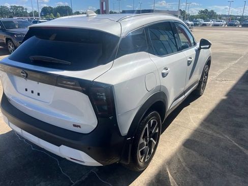 Used 2025 Nissan Kicks SR FWD image 4
