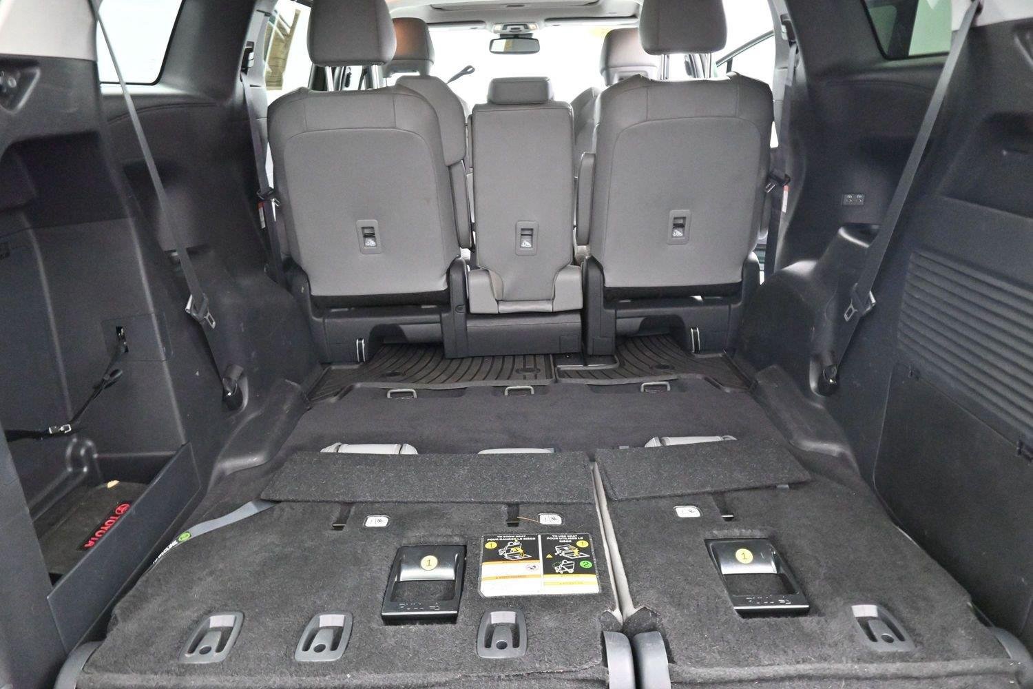 Used 2025 Toyota Sienna XLE FWD image 8