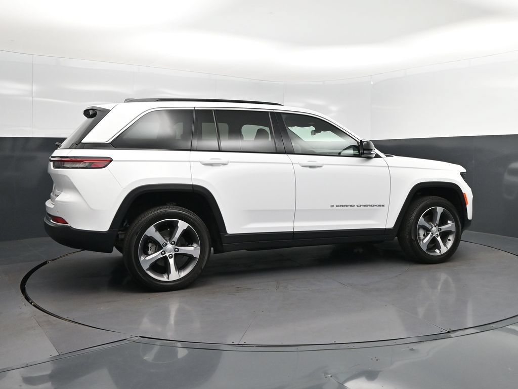 Used 2025 Jeep Grand Cherokee Limited RWD image 8