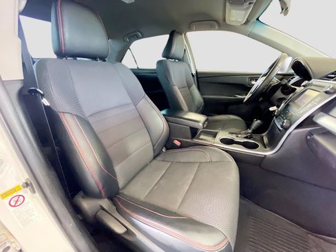 Used 2017 Toyota Camry SE FWD image 16