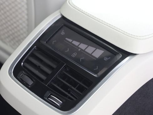 Used 2024 Volvo XC90 B6 Plus w/ Protection Package Premier image 16