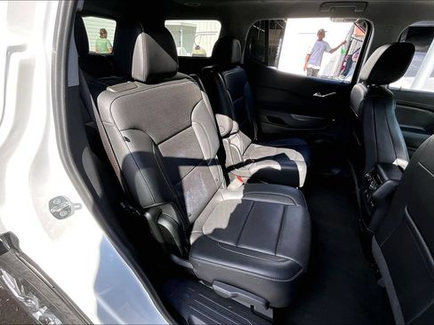 Used 2022 GMC Acadia SLT w/ Technology Package FWD image 24