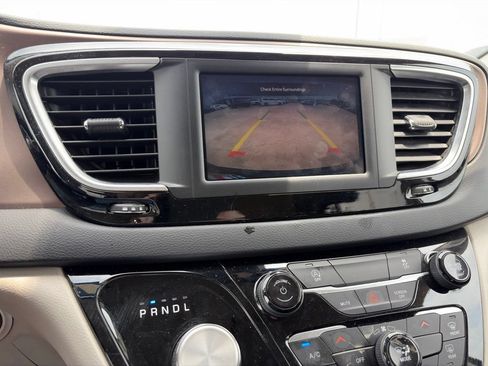 Used 2023 Chrysler Voyager LX FWD image 23