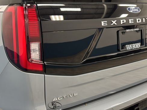 Used 2025 Ford Expedition Max Active AWD/4WD image 43