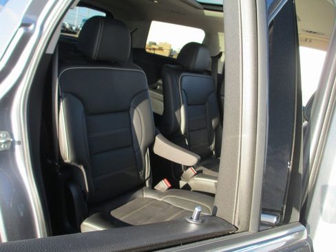 Used 2021 GMC Acadia Denali w/ Denali Ultimate Package image 23