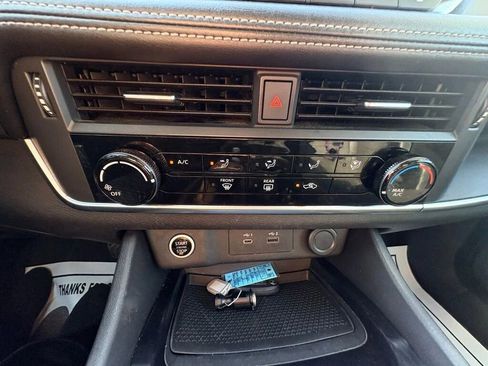 Used 2021 Nissan Rogue S FWD image 16
