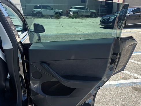 Used 2023 Tesla Model Y Performance AWD/4WD image 17