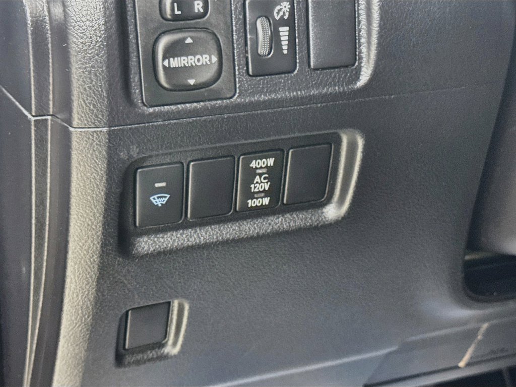 Used 2018 Toyota 4Runner SR5 AWD/4WD image 10