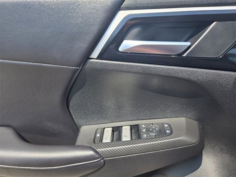 New 2025 Mitsubishi Outlander SE image 16