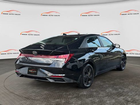 Used 2022 Hyundai Elantra SEL w/ Convenience Package FWD image 10