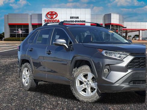 Used 2021 Toyota RAV4 XLE image 1
