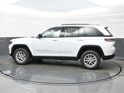 New 2026 Jeep Grand Cherokee Laredo AWD/4WD image 3
