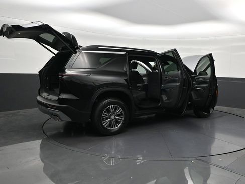 Used 2026 Chevrolet Traverse LT FWD image 37