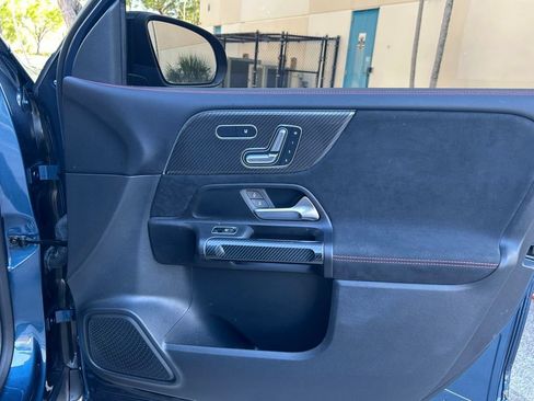 Used 2023 Mercedes-Benz GLB 250 image 37