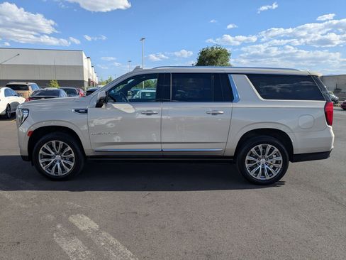 Used 2022 GMC Yukon XL Denali w/ Max Trailering Package AWD/4WD image 3
