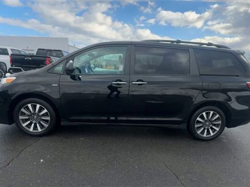Used 2018 Toyota Sienna XLE Premium image 5