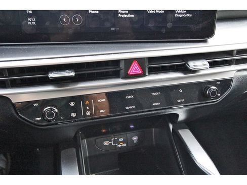 Certified 2025 Kia Sorento LX FWD image 28