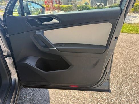 Used 2018 Volkswagen Tiguan SE w/ Front Fog Lights Package image 20