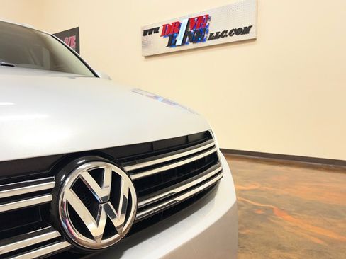 Used 2016 Volkswagen Tiguan SE FWD image 43