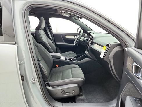 New 2026 Volvo XC40 B5 Ultra w/ Climate Package AWD/4WD image 18