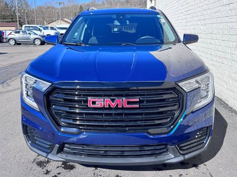 Used 2022 GMC Terrain SLE w/ Driver Convenience Package image 3