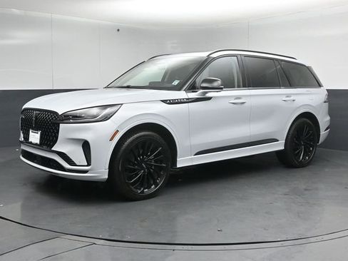 Certified 2025 Lincoln Aviator Reserve w/ Equipment Group 201A AWD/4WD image 4