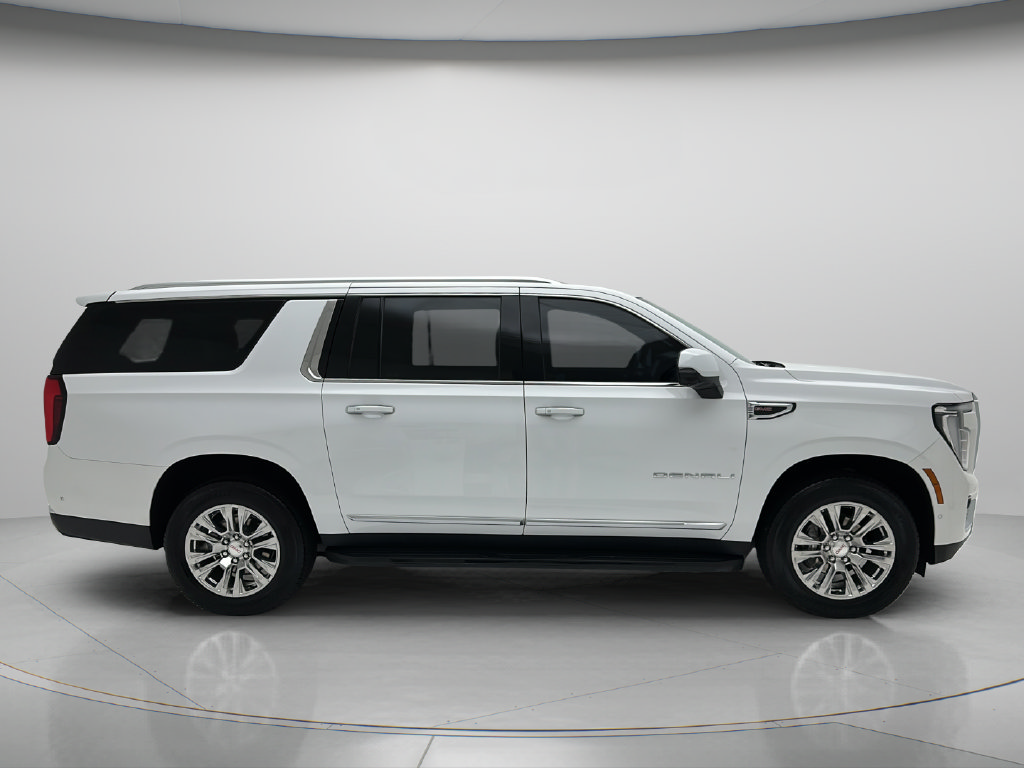 Used 2025 GMC Yukon XL Denali AWD/4WD image 4