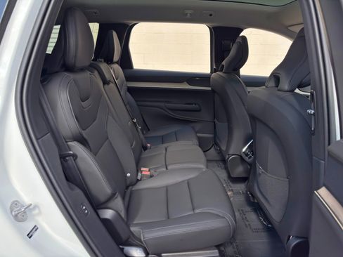 Used 2025 Volvo EX90 Ultra AWD/4WD image 38