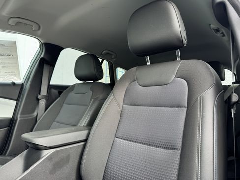 Used 2025 Chevrolet Trax LT image 13