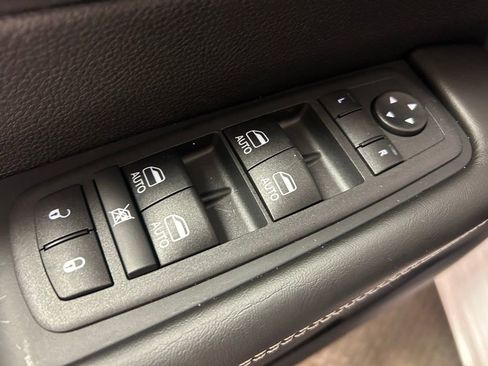 New 2026 Chrysler Pacifica Select image 5