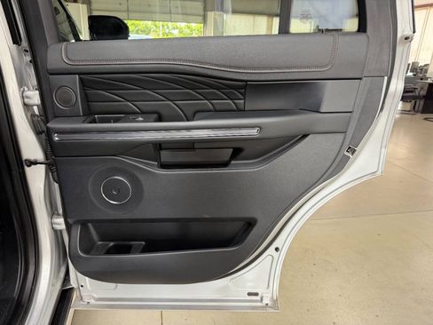 Used 2019 Ford Expedition Platinum AWD/4WD image 16