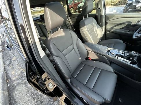 Certified 2025 Nissan Rogue SL w/ Tech Package image 15