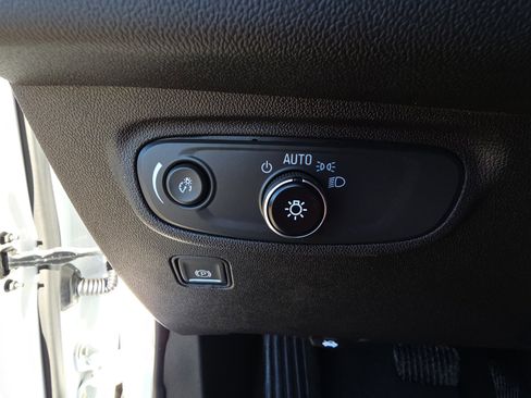 Used 2023 GMC Terrain SLE image 20