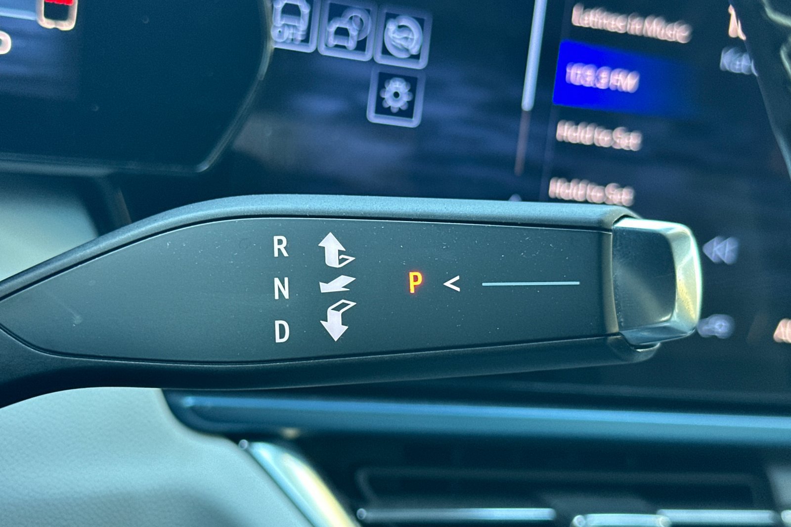 Used 2024 Chevrolet Equinox EV LT w/ LPO, Illumination Package FWD image 21